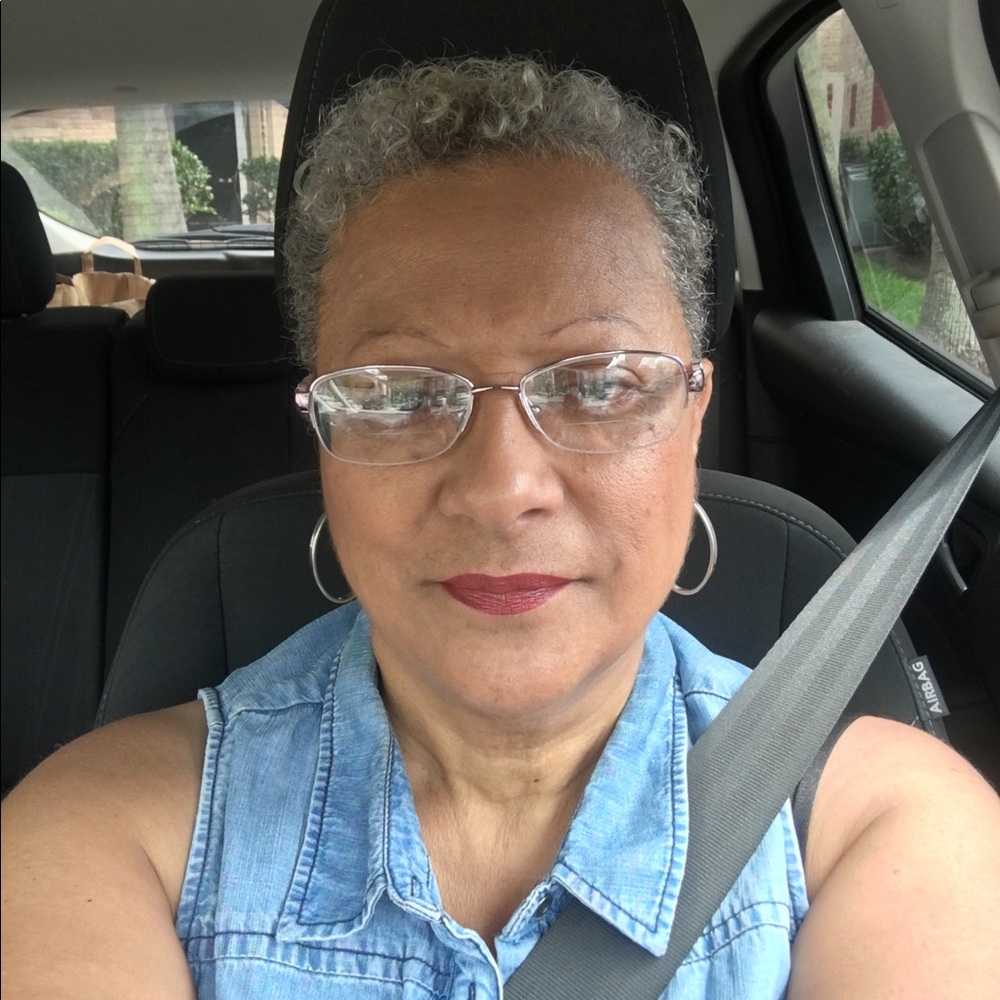 Meet your Posher, Lishia